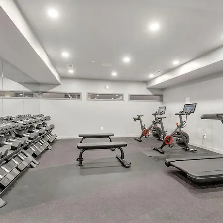 Layla's Downtown Nash Retreat | Walk To Broadway - Pool, Gym, Private Balcony, And More! *