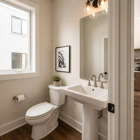 Holiday home 2 West End Homes With Stunning Rooftop Views Nashville