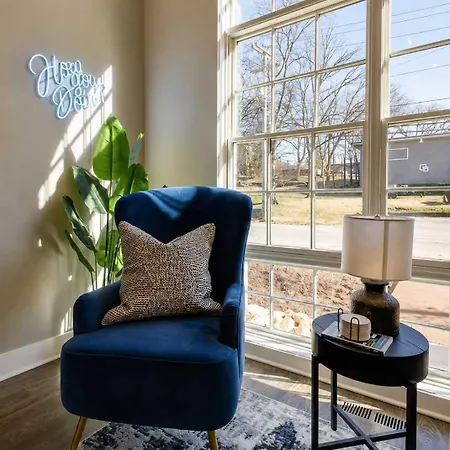 Holiday home 2 West End Homes Minutes To Broadway Nashville