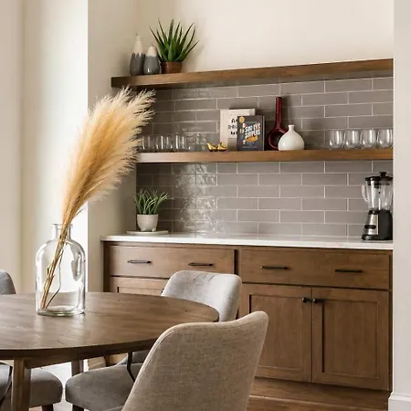 Stylish West End With Rooftop & Patio *