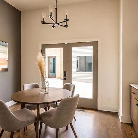 Stylish West End With Rooftop & Patio *