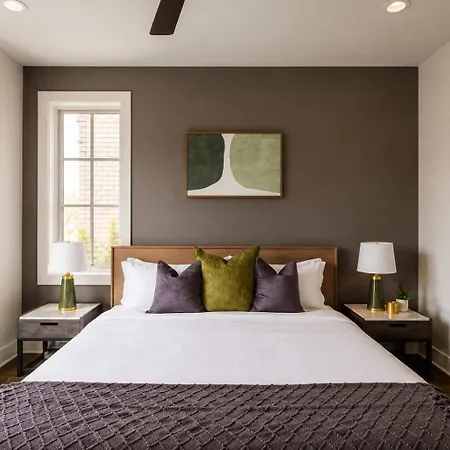 Stylish West End With Rooftop & Patio Holiday home Nashville