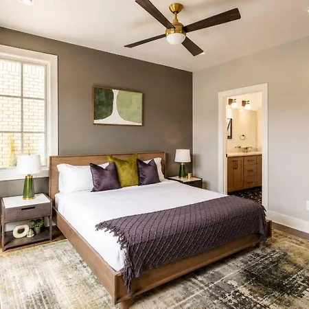 Stylish West End With Rooftop & Patio *