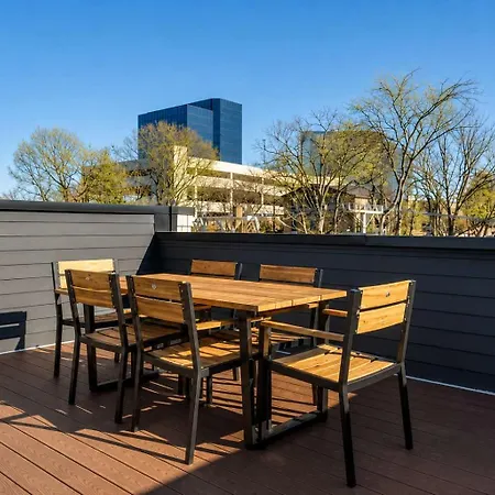 West End Getaway Balcony Near Broadway Nashville