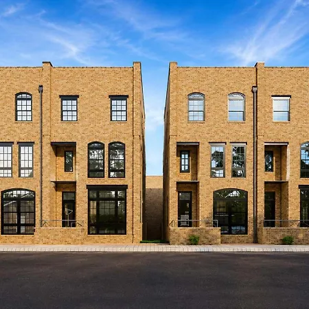 Holiday home 2 West End Homes With Stunning Rooftop Views