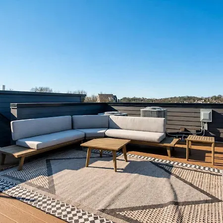 2 West End Homes Minutes To Broadway *