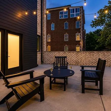 Stylish West End With Rooftop & Patio * Nashville
