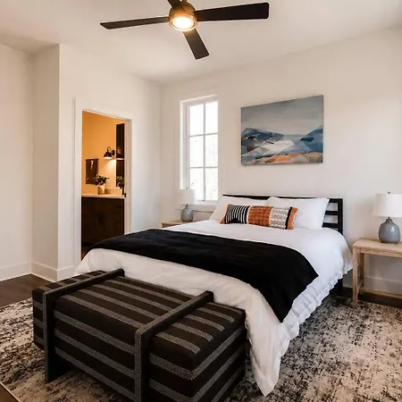 2 West End Homes Minutes To Broadway *