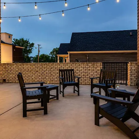 Holiday home 2 West End Homes Minutes To Broadway Nashville