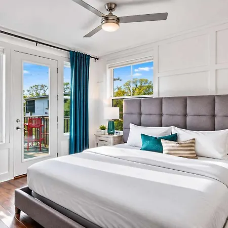 Stunning Private Rooftop Sunset Views Holiday home *