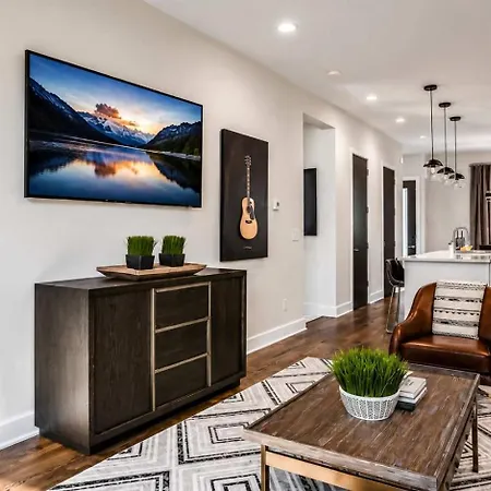 Holiday home Cowgirl's Hideaway-rooftop Patio- 2 Mi To Broadway Nashville