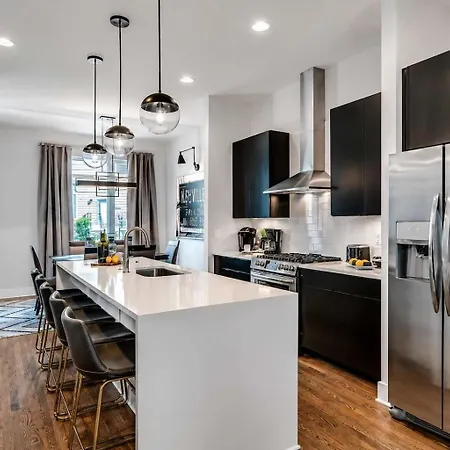 Two Large Homes Minutes To Downtown *