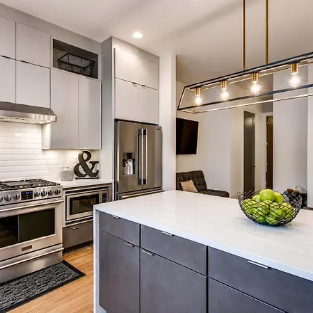 Holiday home 5 Min Uber To Downtown - 2 Car Gargage - Rooftop Nashville