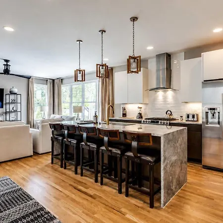 Spacious Close To Belmont Rooftop Holiday home Nashville
