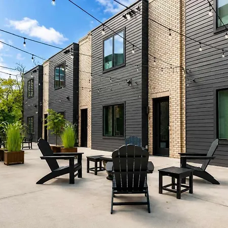 Two New Homes Sleeps Up To 24 Holiday home Nashville