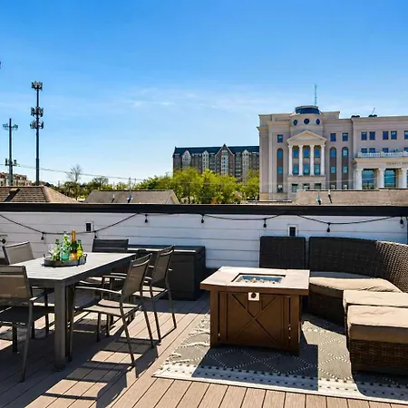 Spacious Close To Belmont Rooftop *