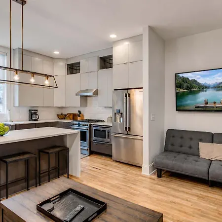 5 Min Uber To Downtown - 2 Car Gargage - Rooftop Holiday home *