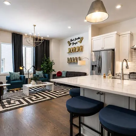Holiday home Two New Homes Sleeps Up To 24 Nashville