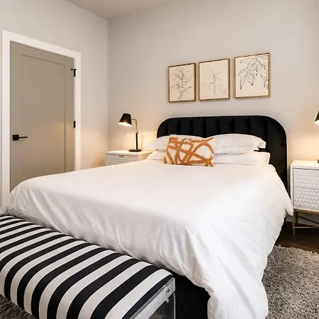 Two New Homes Sleeps Up To 24 Holiday home Nashville