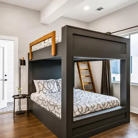 Modern Rooftop & Hot Tub Holiday home *