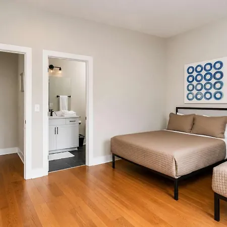 Holiday home Getaway Hot Tub & Sleeps 12 Nashville
