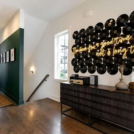 Escape Whiskey & Western Vibes Holiday home