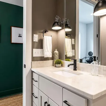 2 New Homes Near Vandy & 3 Min To Bars * Nashville