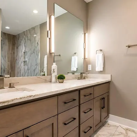 2 New Homes Near Vandy & 3 Min To Bars Nashville