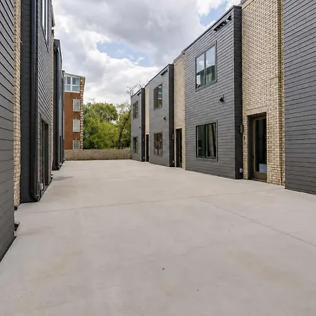 2 New Homes Near Vandy & 3 Min To Bars