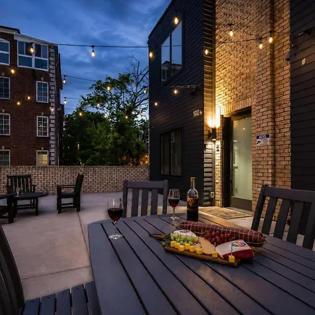 Holiday home Modern West End Oasis Rooftop Views
