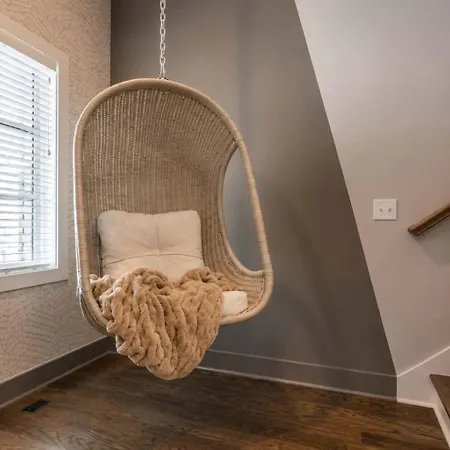 2 New Homes Near Vandy & 3 Min To Bars *