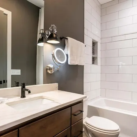 Two New Homes Sleeps Up To 24 Holiday home Nashville