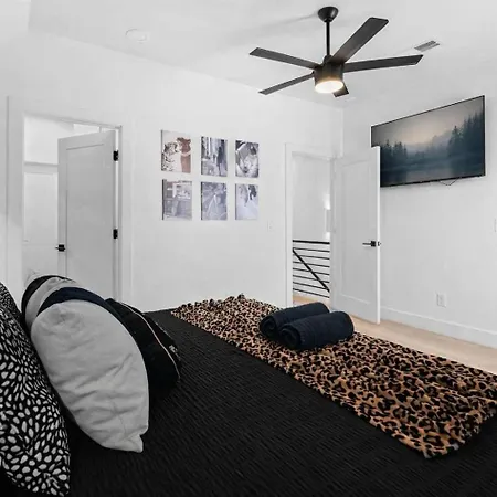 Group Friendly 2 Homes Sleeps 15 *