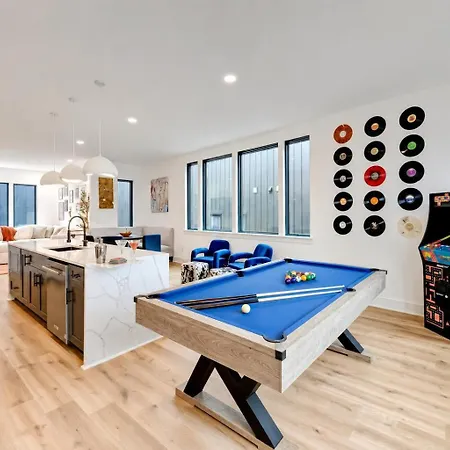 4 Rooftop Decks 4 Hot Tubs Game & Sauna * Nashville