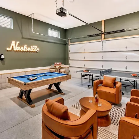 Rooftop Deck & Shuffleboard Bbq Near Downtown * Nashville