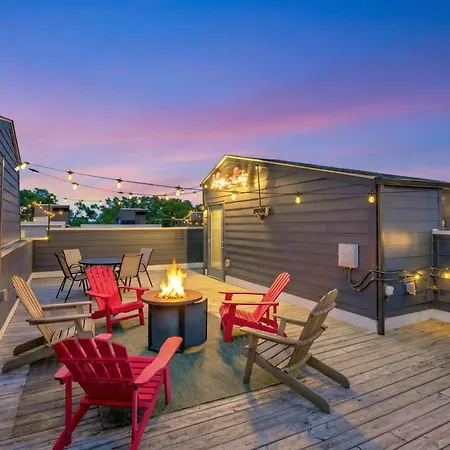 Rooftop Deck Grill Ping Pong Near Downtown Holiday home Nashville