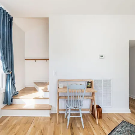 Chic 2 Bed 2 Bath, In 12 South