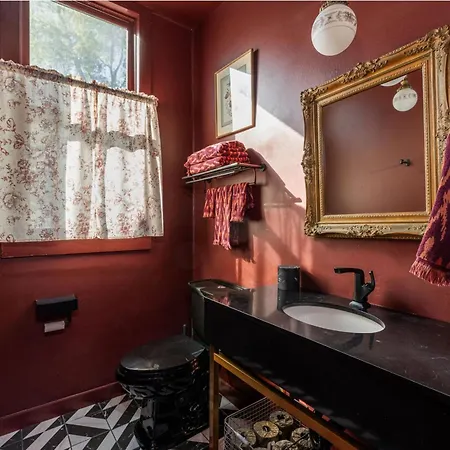 Chic 2 Bed 2 Bath, In 12 South * Nashville