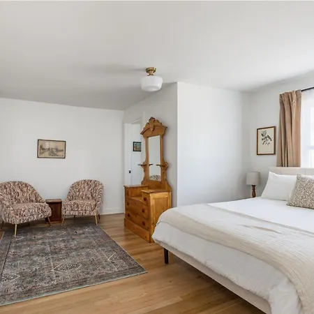 Chic 2 Bed 2 Bath, In 12 South