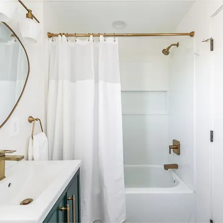 Chic 2 Bed 2 Bath, In 12 South *