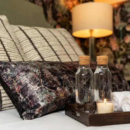 Luxe 4br Retreat With Rooftop Fire Pit & Garage Holiday home *