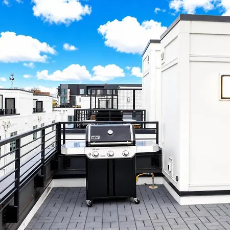 Escape With Skyline Deck And Hot Tub *