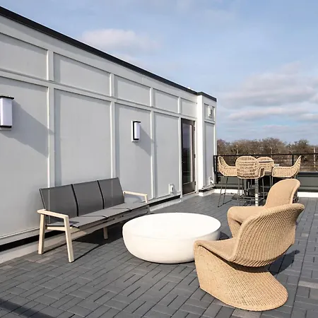 Rooftop Hot Tub & Skyline Views Near Broadway Nashville