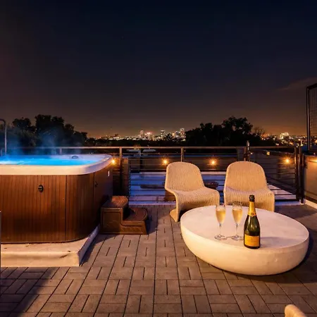 Retreat With Hot Tub & Private Garage Holiday home *