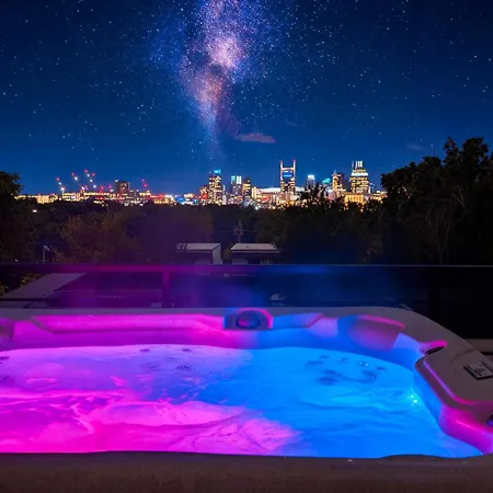 Retreat With Hot Tub & Private Garage Holiday home