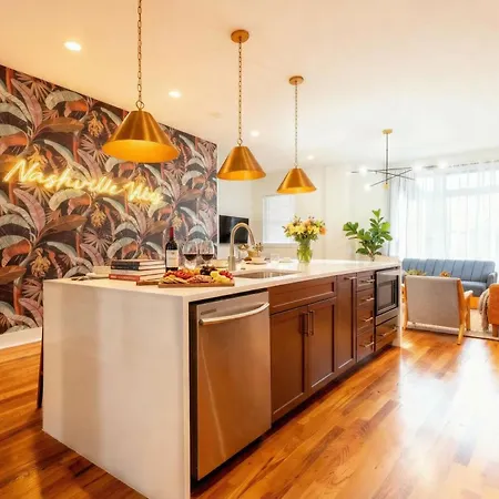 Holiday home Skyline Views With Double Rooftop Deck & Game Nashville