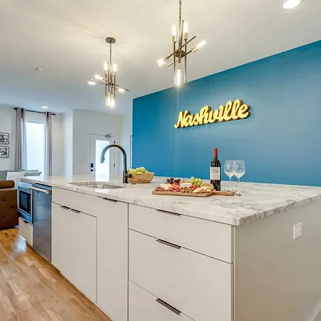 Rooftop Downtown Views - Bluebird Karaoke Holiday home *