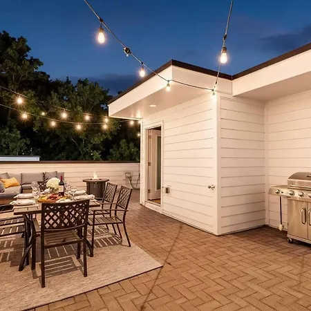 Grill Fire Pit & Views Near Downtown Nashville