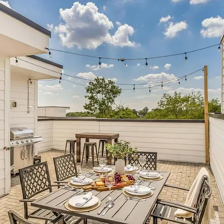 Grill Fire Pit & Views Near Downtown Holiday home