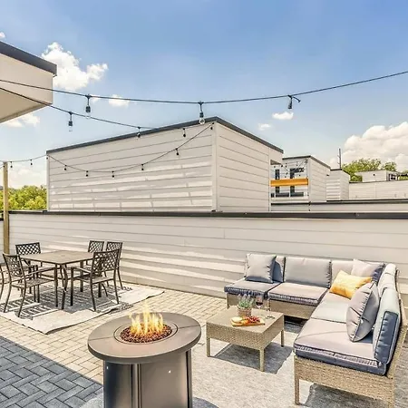 Grill Fire Pit & Views Near Downtown Nashville